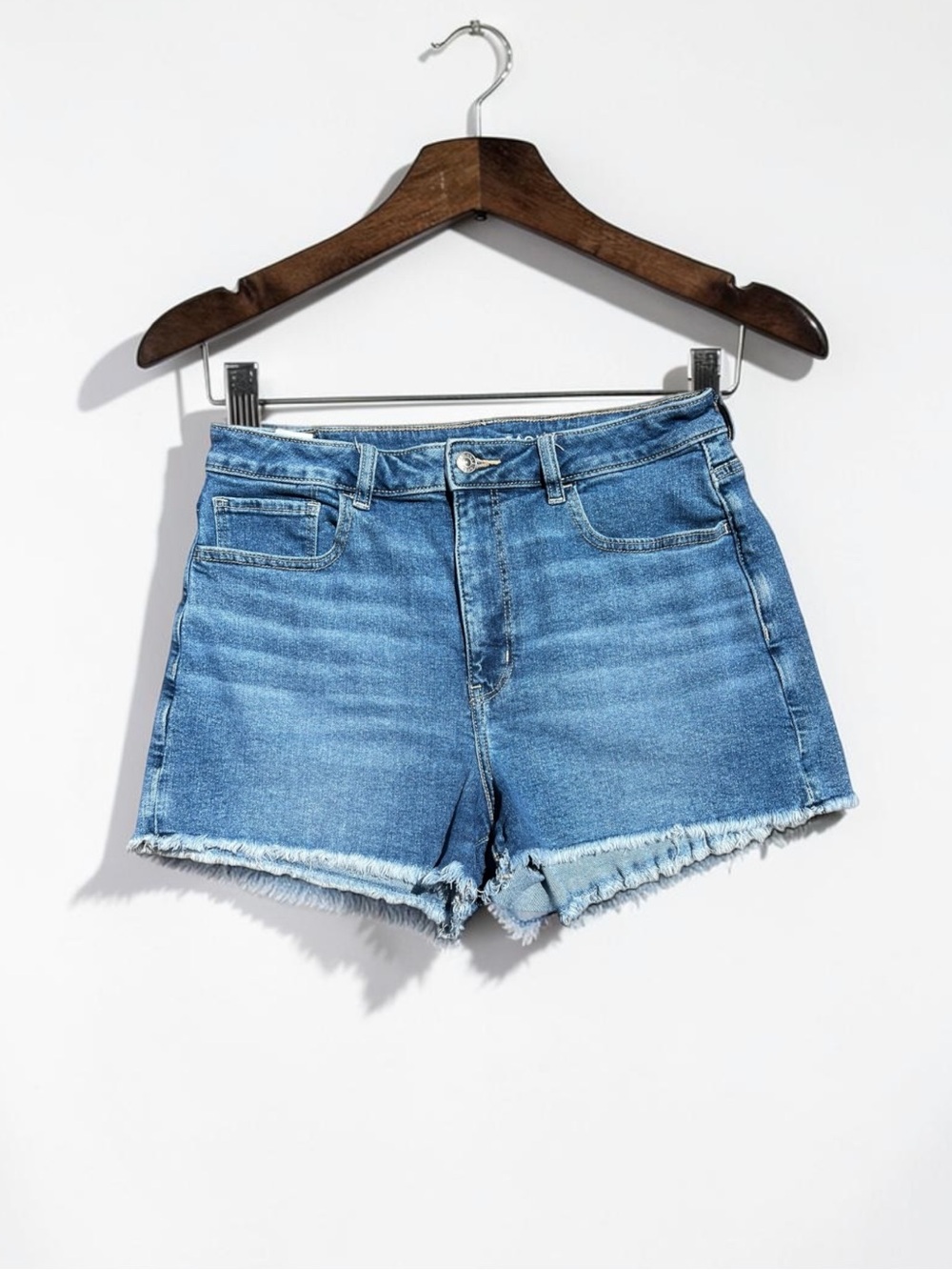 🌻American Eagle Mom Jean Shorts Blue Medium Wash Frayed Cut Off Denim Size 12